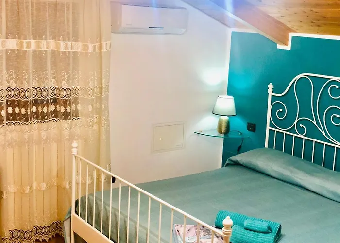 לינה וארוחת בוקר Lemons Coast 3*