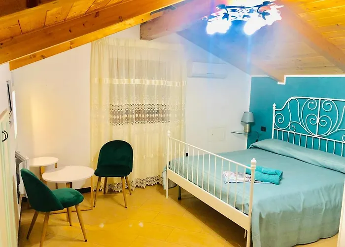 לינה וארוחת בוקר Lemons Coast 3*