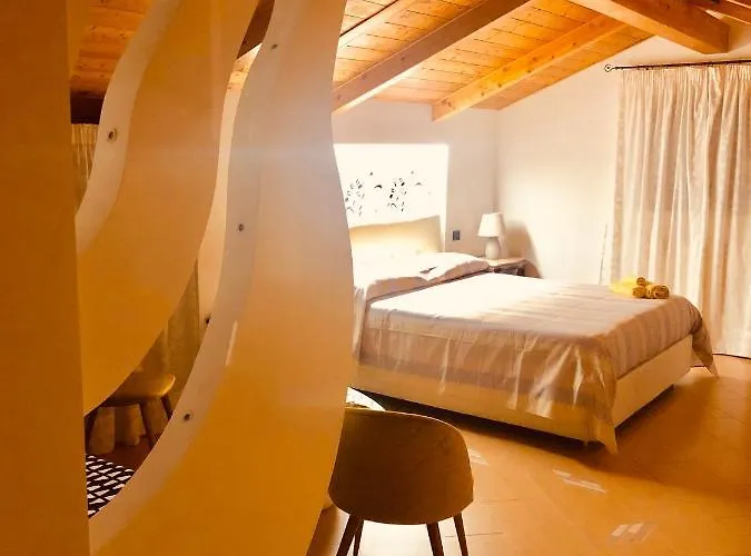 לינה וארוחת בוקר Lemons Coast 3*