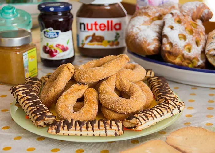 לינה וארוחת בוקר Lemons Coast 3*